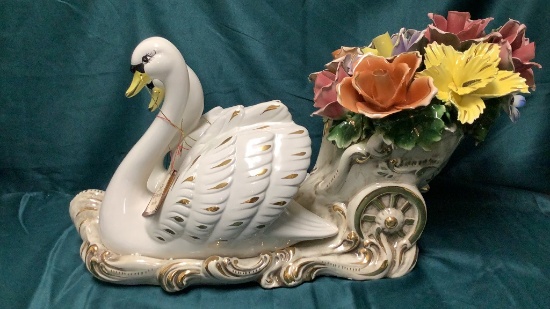 XL CAPODIMONTE SWAN AND BOQUET CARRIAGE