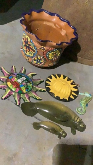 YARD DECOR//POT