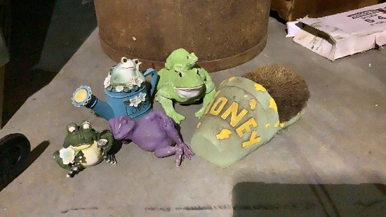 FROG YARD DECOR
