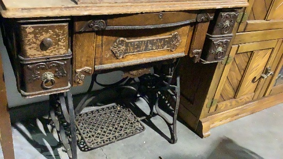 NEW HOME ANTIQUE SEWING MACHINE