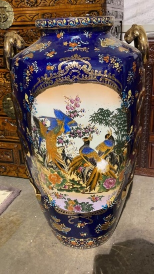 LARGE PORCELAIN FLOOR VASE