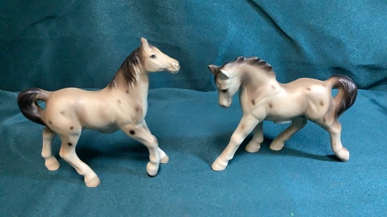 VICTORIA CERAMICS HORSE SALT AND PEPPER