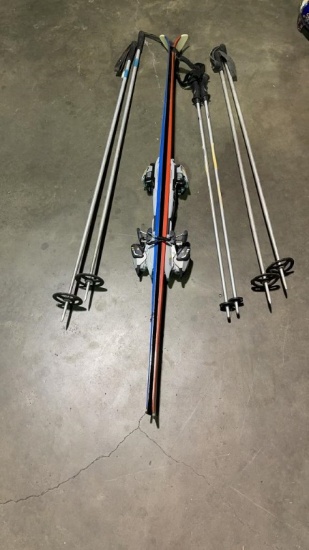 K2 SKIS AND 3 SETS OF POLES