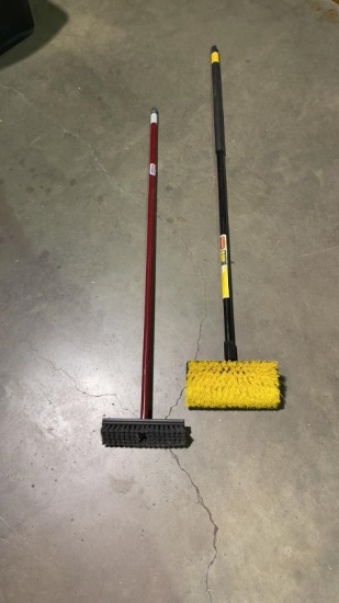 2 DECK BRUSHES
