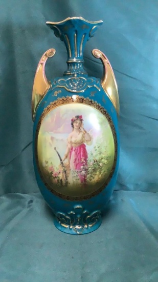 VICTORIA AUSTRIA VASE