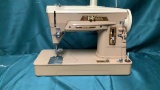 SINGER SEWING MACHINE