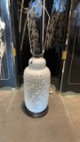 WHITE DECORATIVE TABLE LAMP