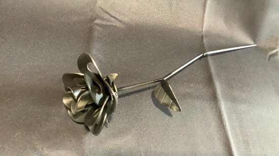 BRAND NEW METAL ART ROSE