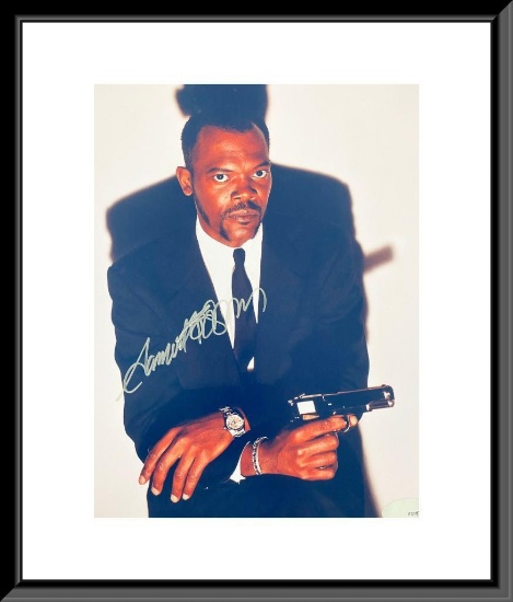 Pulp Fiction Samuel L. Jackson Signed Movie Photo - Selling No Reserve!