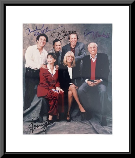Laverne & Shirley Cast Signed Photo - Selling No Reserve!