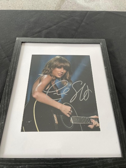 Taylor Swift signed photo. 8x10 inches- SELLING NO RESERVE!