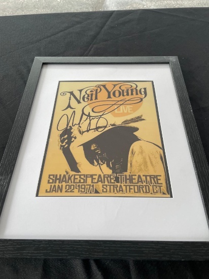 Neil Young signed photograph 8x10- SELLING NO RESERVE!