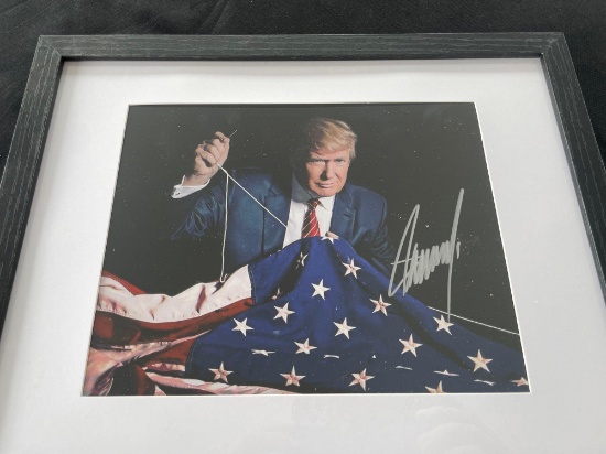 Forty Fifth President Donald Trump signed photo. 8x10 inches - SELLING NO RESERVE!
