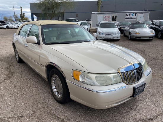 2002 Lincoln Town Car