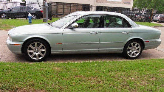 2004 Jaguar XJ8 Vanden Plas