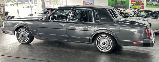 1987 Lincoln Town Car Signature Series
