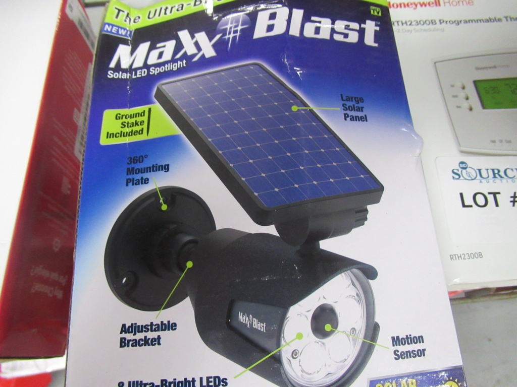 maxx blast solar spotlight
