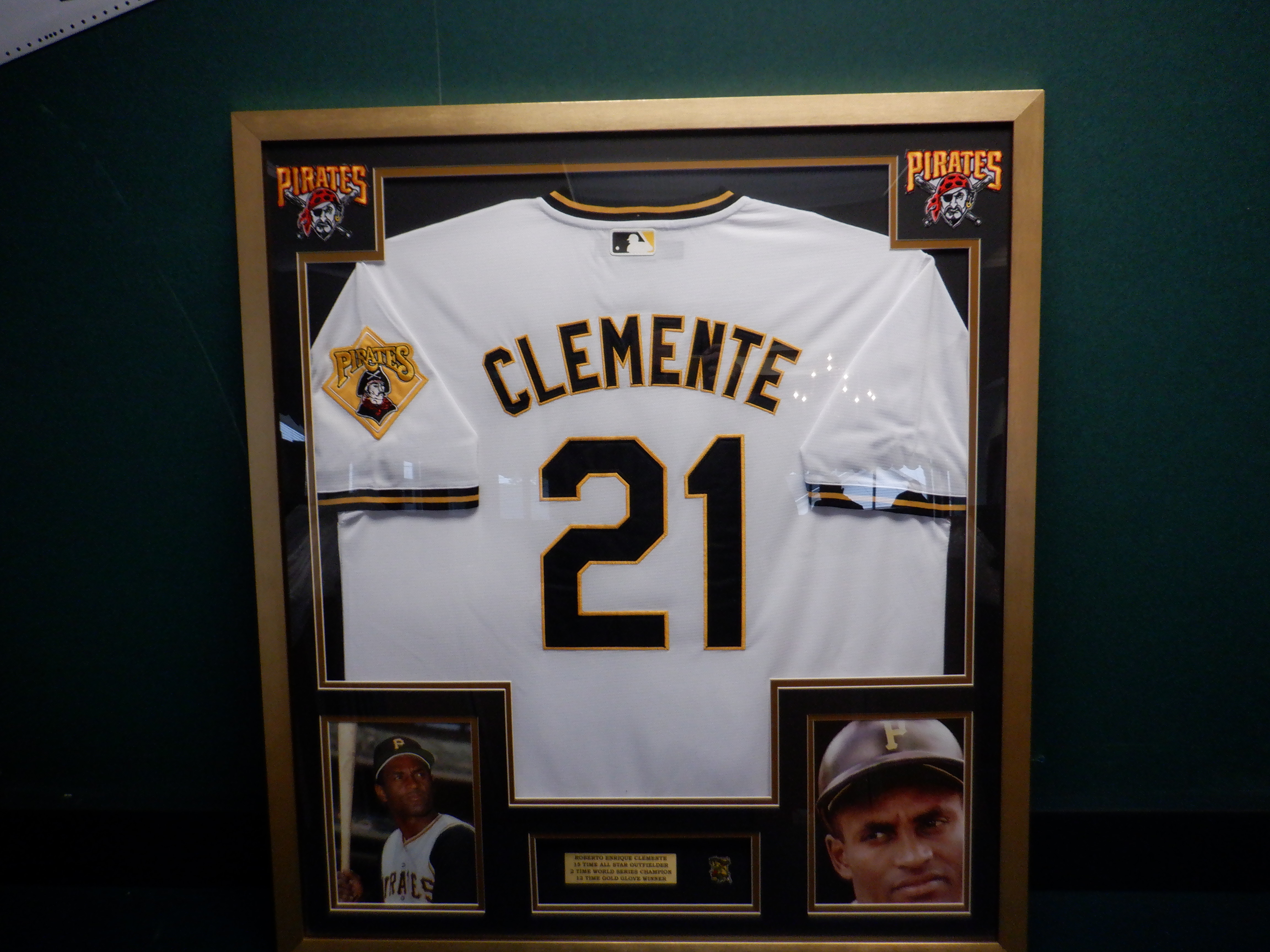 Roberto Clemente Framed Pittsburgh Pirates Jersey