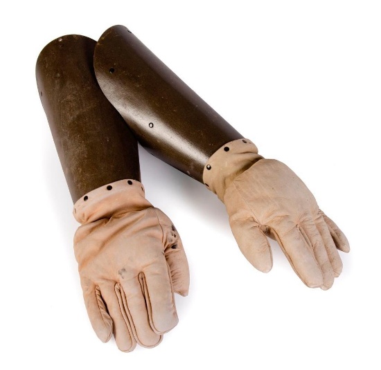 Pair of U.S. Model 1917 Fencing Gloves