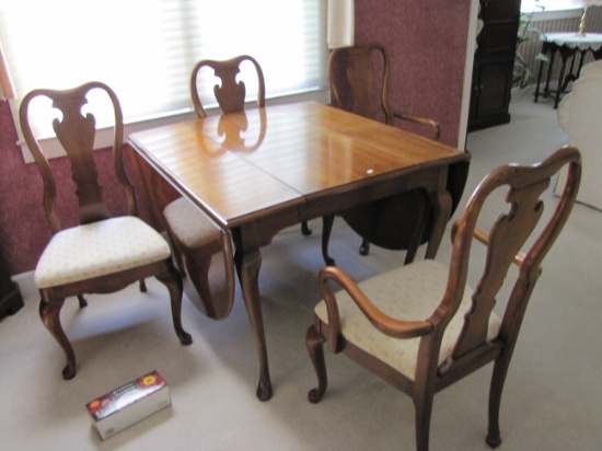 Drop Leaf Dining Table with 4 chairs