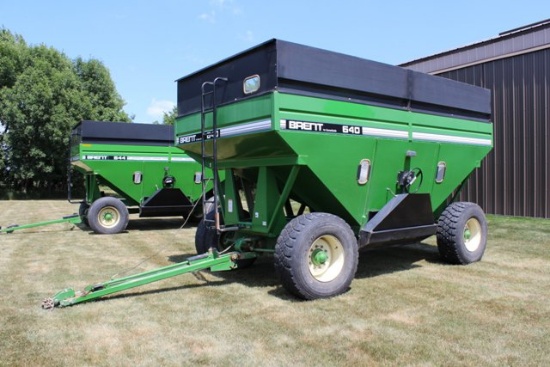 BRENT 640 GRAVITY WAGON, EXT HITCH, LIGHT PACKAGE