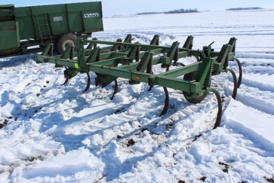 14' JD MODEL 1610 3PT CHISEL PLOW