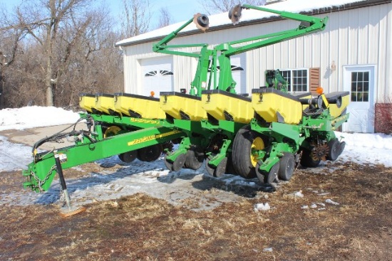 JD 1760 MAX EMERGE XP FRONT FOLD 12 ROW 30"