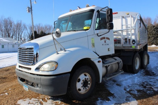*** 2004 FREIGHTLINER COLUMBIA DAY CAB SEMI,