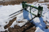 ROUND BALE SPEAR FITS JD 673 LOADER