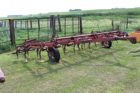 IH 45 18 1/2' VIBRA SHANK FIELD CULT, 3 BAR HARROW