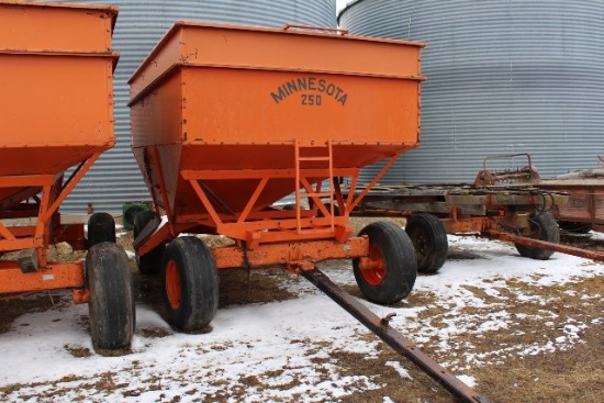 MINNESOTA 250 GRAVITY BOX ON JUMBO 10 TON GEAR