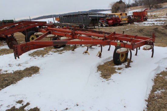 14' IH 645 VIBRA CHISEL PLOW, 22 SHANKS,