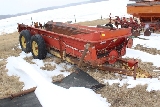 NEW HOLLAND 679 TANDEM AXLE MANURE SPREADER,