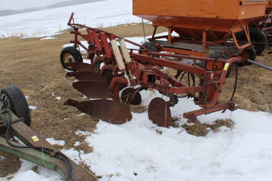 IH 700 4-16'S PLOW, SEMI-MOUNT, AR, COULTERS