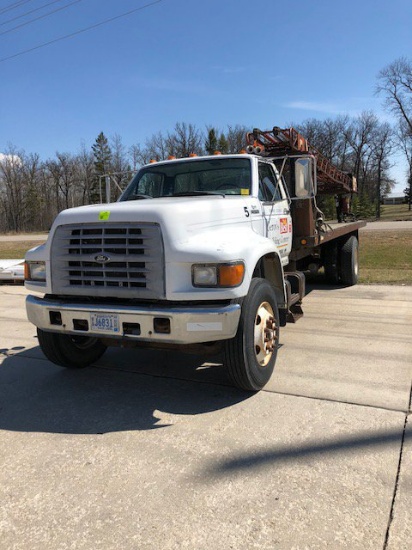 *** 1999 Ford F800 truck, flatbed, diesel, single axle, 06619 miles showing, PTO, wo