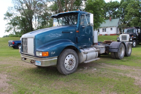 *** 1995 IH 9400 SEMI DAY CAB, 211" WHEEL BASE,