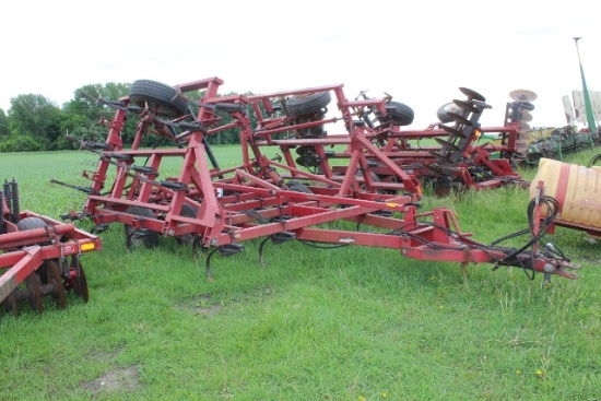 CASEIH 22 1/2' 4800 VIBRA SHANK FIELD CULT,