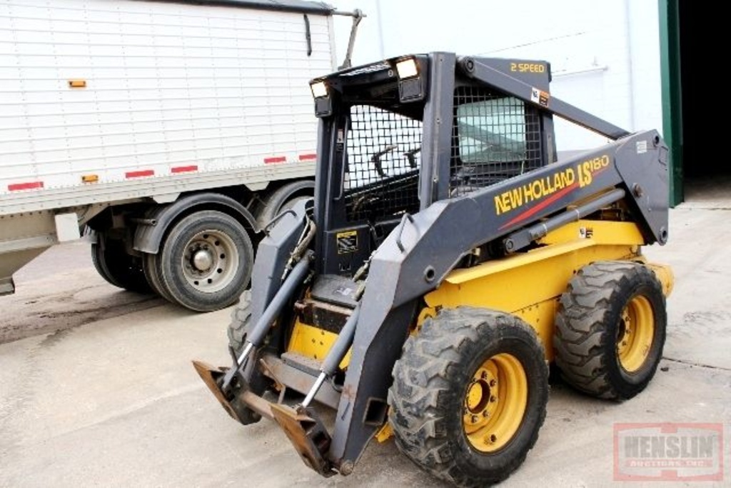 NEW HOLLAND LS180 SKID LOADER, OPEN CAB, 2 SPD