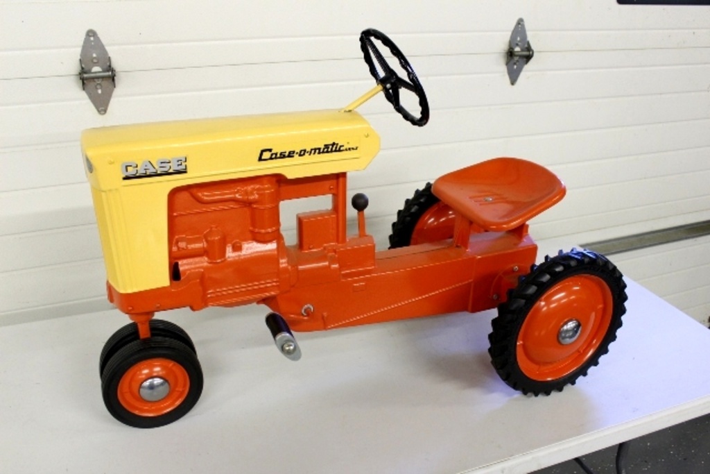 CASE 800 CASE-O-MATIC PEDAL TRACTOR, | Art, Antiques & Collectibles Toys  Diecast & Toy Vehicles | Online Auctions | Proxibid