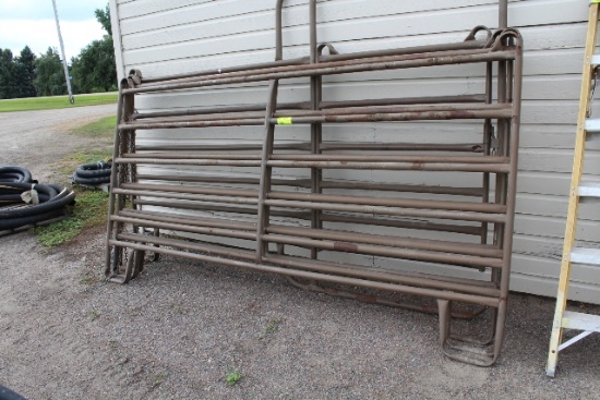 (4) CORRAL PANELS, (1) PANEL WITH A SWING GATE,