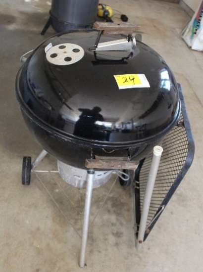 WEBER 22" CHARCOAL GRILL WITH SIDE TABLE
