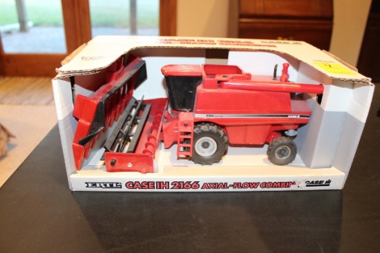 1/32 CASE IH 2166 AXIAL FLOW TOY COMBINE,