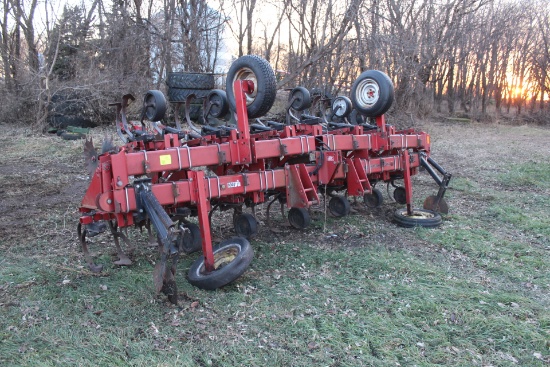 CASE IH 183 12R30" FLAT FOLD CULTIVATOR, C SHANKS,