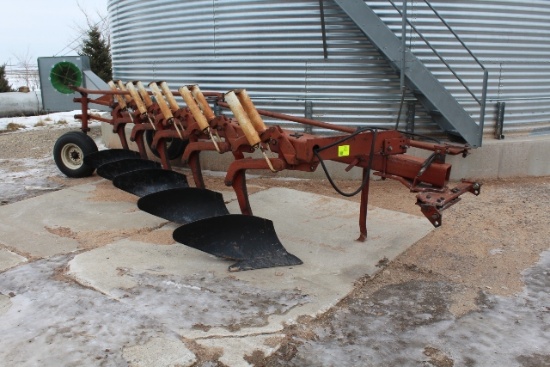 IH 720 PLOW, 5 BOTTOM, 18", AR