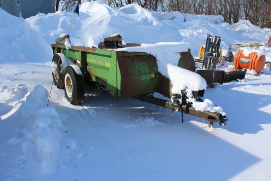 JOHN DEERE 660 MANURE SPREADER ON TANDEM AXLE