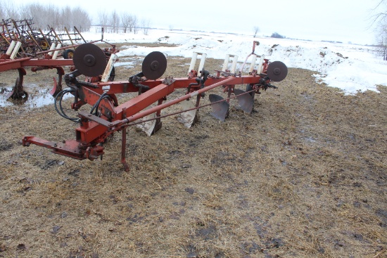 IH 710 PLOW, AR, 5 BOTTOM, 18", (4) COULTERS