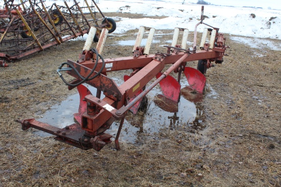 IH 710 PLOW, AR, 4 BOTTOM, 18"