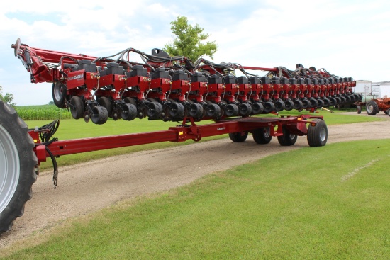 2011 CASE IH 1240 24R22" TURN TABLE PLANTER,