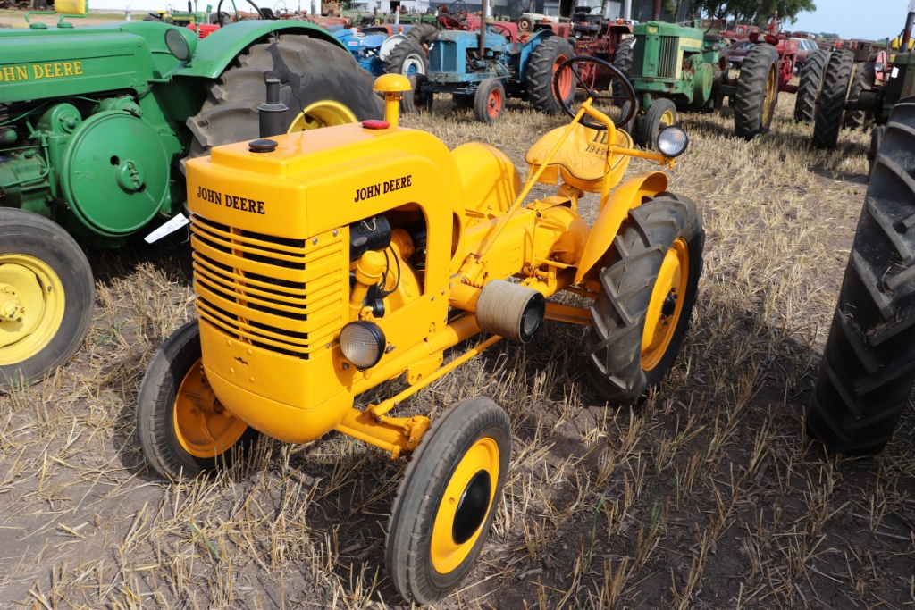 1945 JOHN DEERE LI, RESTORED, NEW 7.50-22 REAR