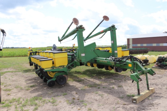 JOHN DEERE 7200 CONVERSATION 16ROW 30" FRONT